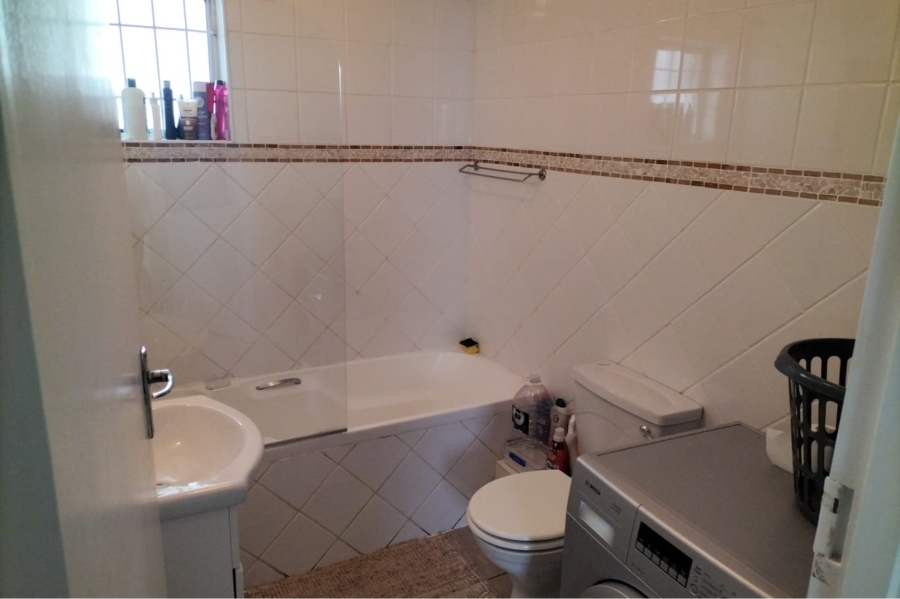To Let 2 Bedroom Property for Rent in Table View Western Cape
